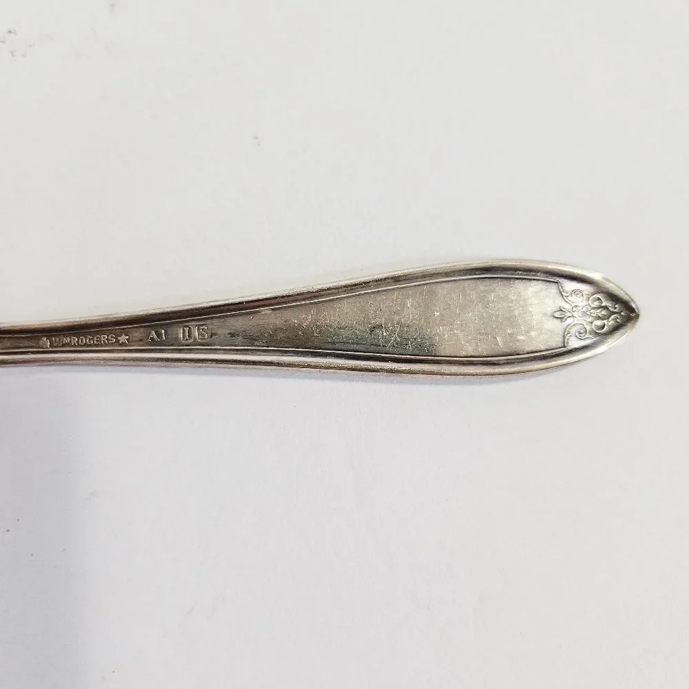 Antique WM Rogers Silver Plate A1 IS Victory Pattern 1927 Butter Spreader Knife